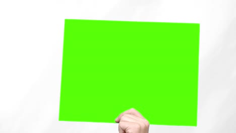 la mano humana muestra una pantalla verde a continuación. video en bucle