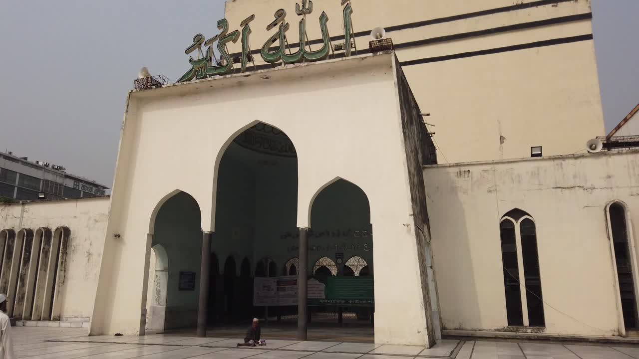 vistas al exterior y al patio de la mezquita