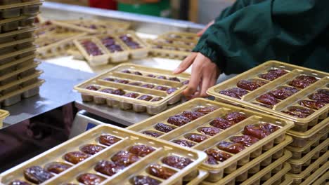 quality-assurance-worker-check-premium-fresh-Medjool-date-trays-weight