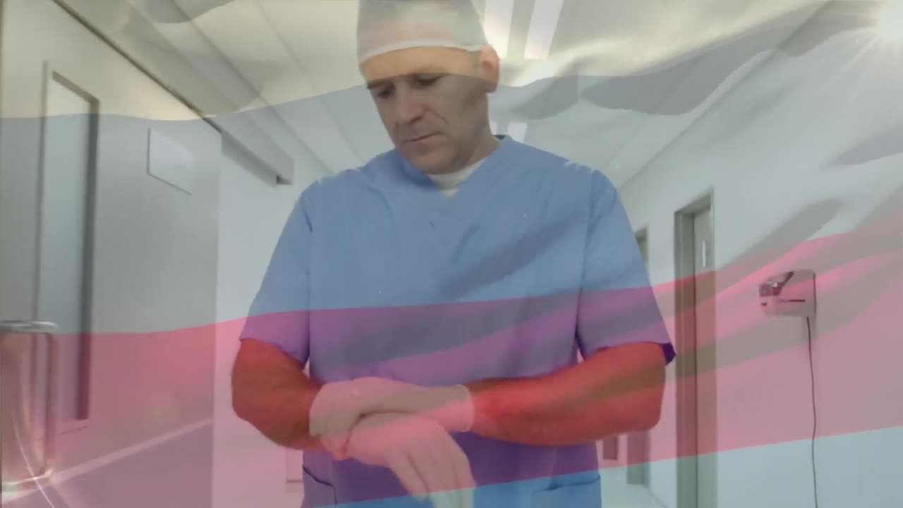 수술실에서 외과의사 위에 흔들리는 러시아 국기의 애니메이션