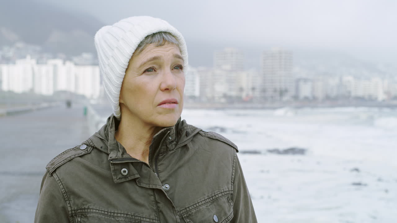 ее мысли глубоки.