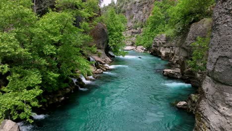 turquoise river canyon