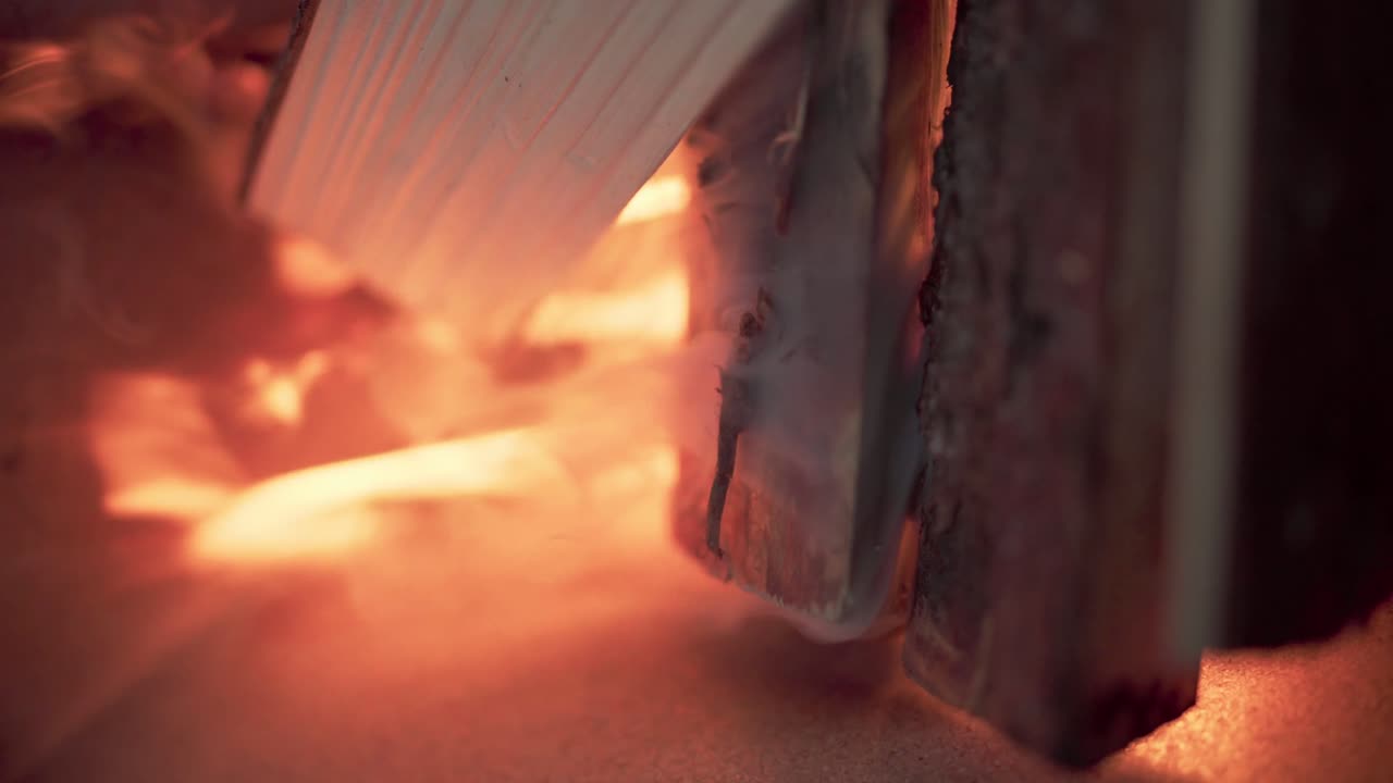 노르웨이 트론델라그 카운티 의 인드레 포센 에서 연료 를 태우는 것 에서 나오는 연기 - 근접