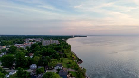 Drone-shot-of-the-Lake-Erie-shoreline-in-Ohio-facing-West-toward-Cleveland