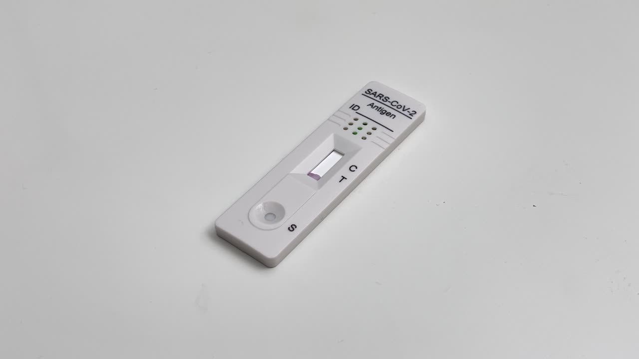Performing COVID-19 antigen flow test