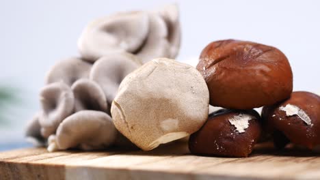 Mixed-mushroom-on-chopping-board-,