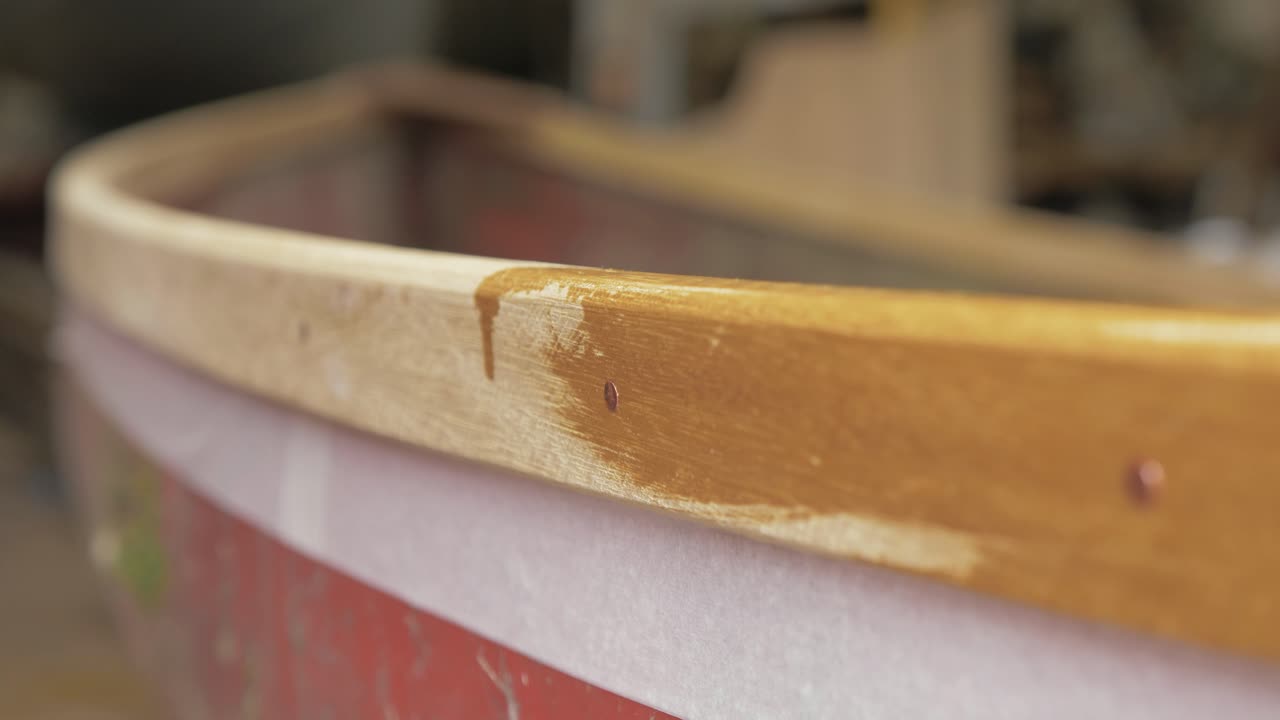 티크 나무 카누 건웨일에 브러싱 오일 마감