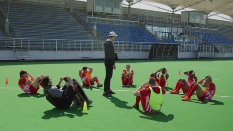 Jugadores-De-Hockey-Preparándose-Antes-De-Un-Partido.