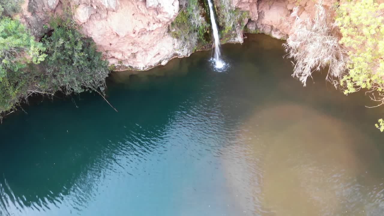 revelación de la cascada pego do inferno en santo estevao, algarve