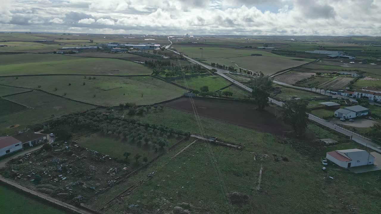 코르도바의 페드로체스 계곡에 있는 포조블랑코와 안호라를 연결하는 도로