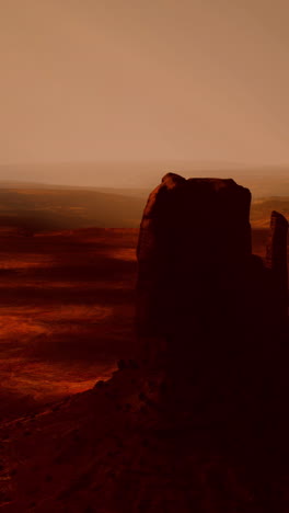 una vista panorámica de una formación de roca roja en el desierto