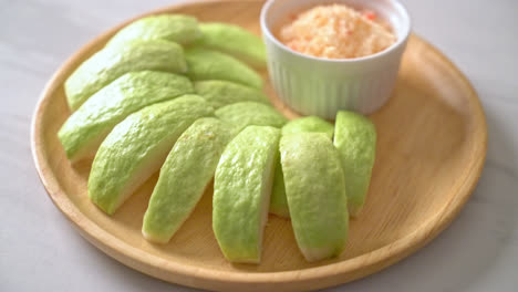 Fresh-Guava-Sliced-with-Chili-and-Salt-Dipping