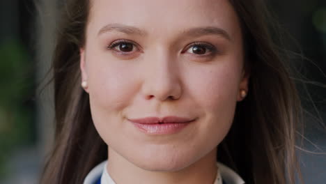 Cara,-Libertad-Y-Dientes-Con-Una-Mujer-Riendo