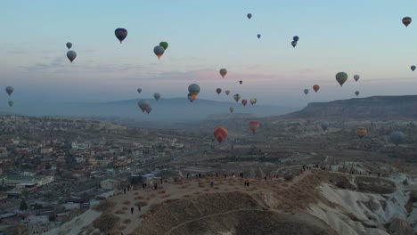 Hot-air-ballloons-at-sunrise