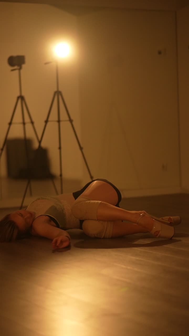 выступление современного танца в студии