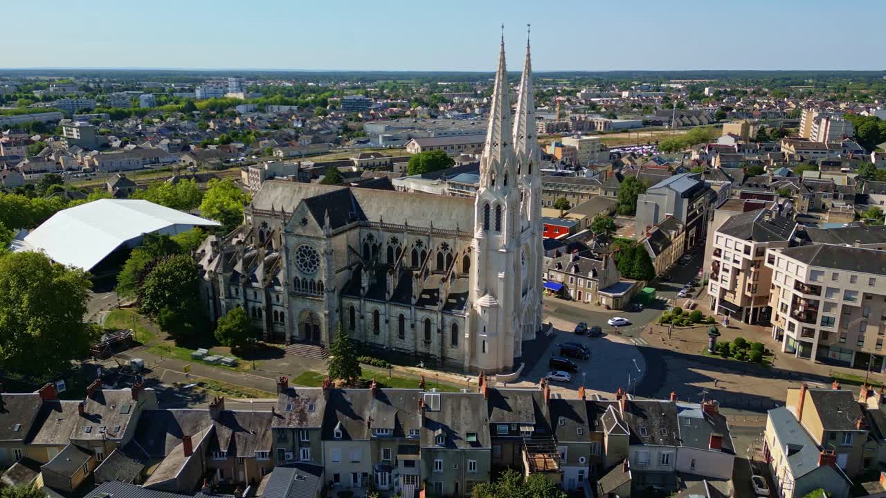 교회 가 있는 도시 의 공중 사진