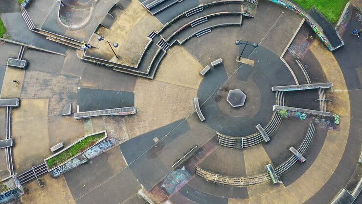 Vista aérea superior do parque florestal Hanley, parque florestal Central, parque Hanley, skatepark Plaza em Stoke on Trent, Staffordshire