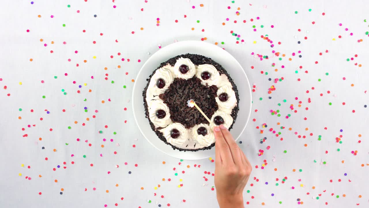 불이 있는 케이크