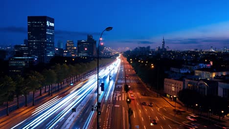 tráfico nocturno de la ciudad