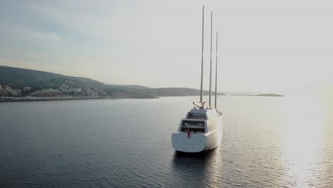 Die-Größte-Segelyacht-&quot;a&quot;-Während-Sonnenaufgang---Sonnenuntergang-In-Mallorca,-Spanien