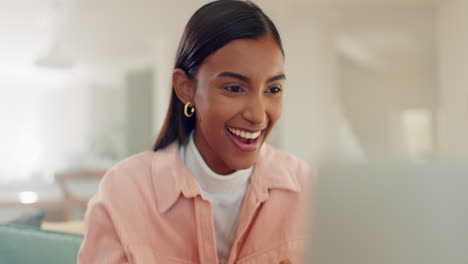 Mujer,-Ganadora-Y-éxito-En-Una-Computadora-Portátil-Para-La-Universidad.