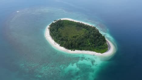 drone video unhabitat tropical island close up - mentawais sumatra indonesia - 4k - volar alrededor