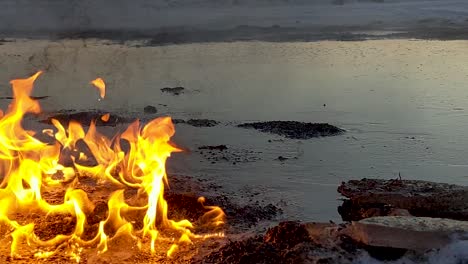 Derrame-De-Petróleo-En-El-Suelo-Ardiendo