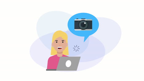 mujer usando portátil con animación de marketing de redes sociales