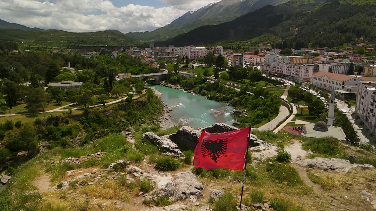 레이트 의 산 꼭대기 에 있는 알바니아  ⁇ 발