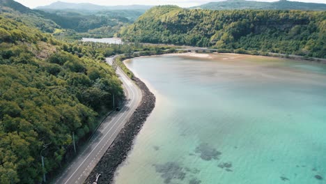 Maconde-Beach-Baden-In-Wunderschönem-Sonnenlicht-Mit-Einer-Atemberaubenden-Landschaft