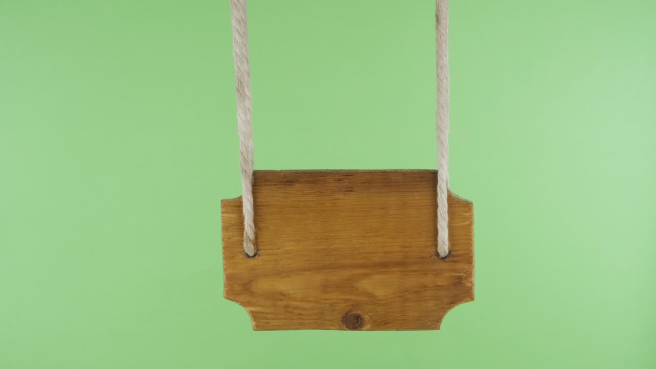 el puntero de madera se balancea en el viento, aislado en una pantalla verde.