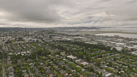 Burlingame-California-Antena-V5-Flyover-Easton-Además-Barrio-Residencial,-Con-Vistas-A-Ray-Park,-Millbrae,-Ingold-Milldale-Y-Vistas-A-La-Bahía-Del-Aeropuerto-Sfo---Rodada-Con-Mavic-3-Cine---Junio-De-2022