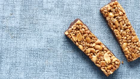 barras de granola de cacahuete y chocolate