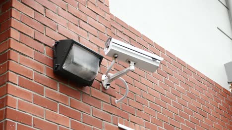 cámara de seguridad de cctv que opera al aire libre,