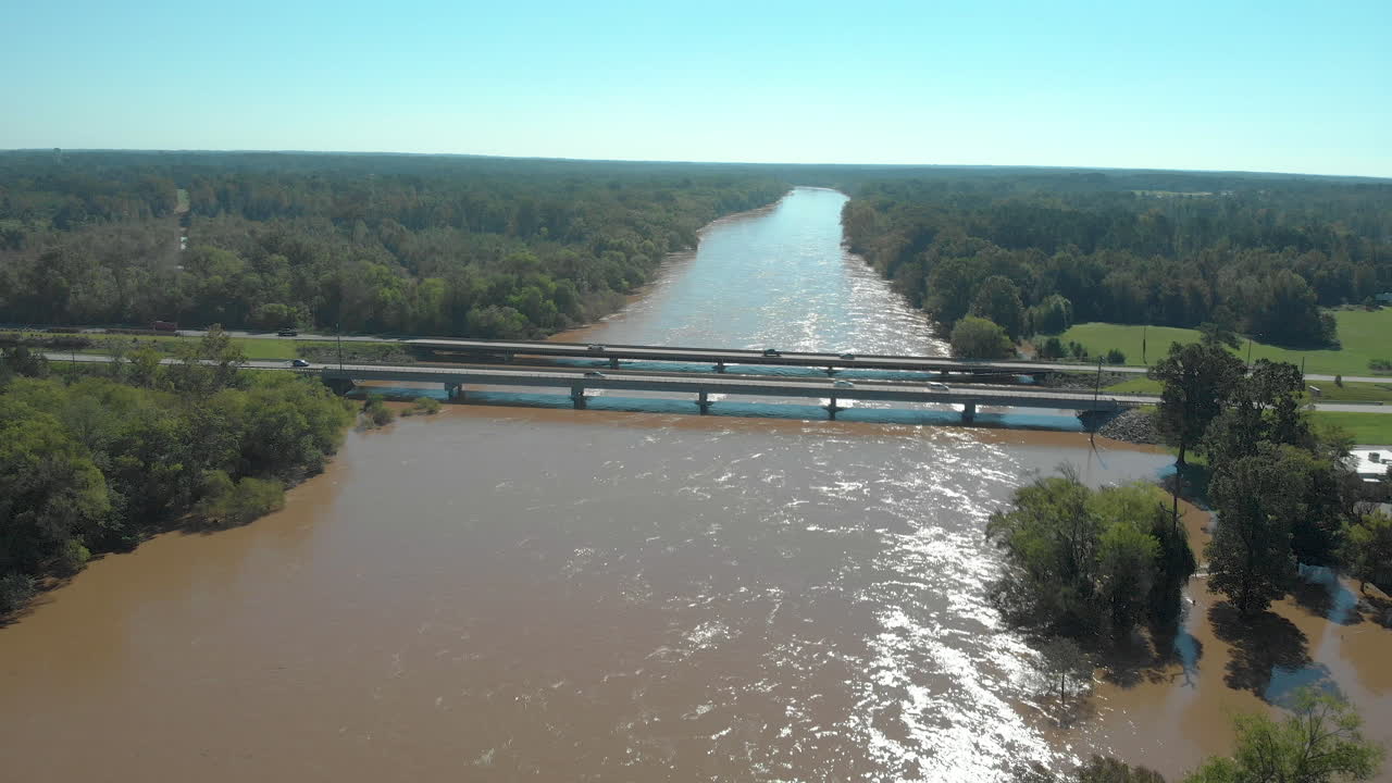 tomas de drones de la inundación del río cape fear river