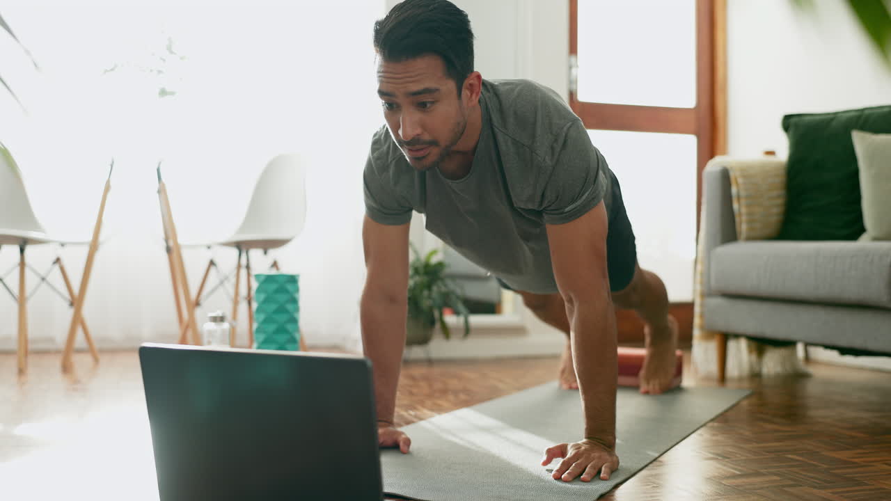 hombre, push up y fitness, computadora portátil