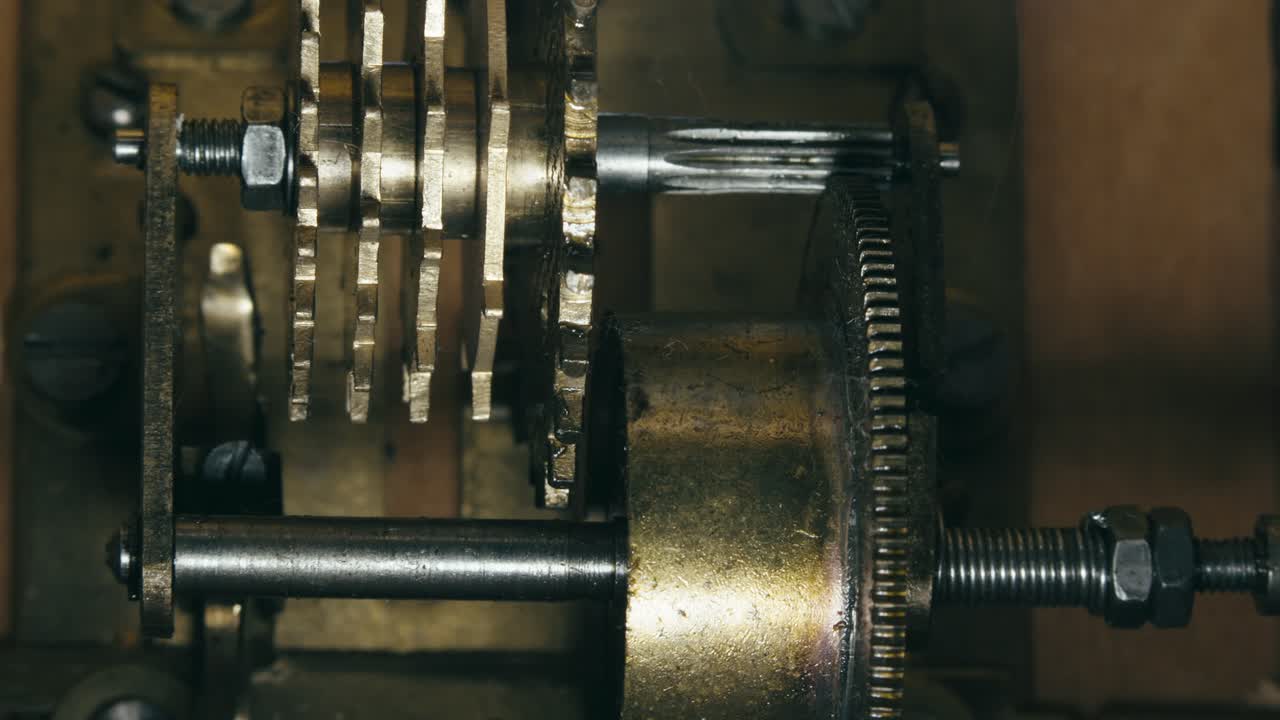 Internal mechanical cog wheel mechanism of metronome action Macro