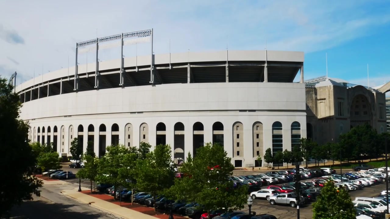 Lapso de tiempo del Estadio de Ohio en la Universidad Estatal de Ohio en Columbus, Ohio, durante el día