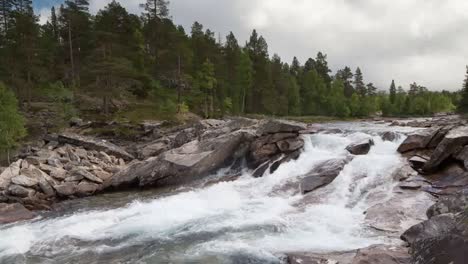 Norwegen-Stromschnellen-01