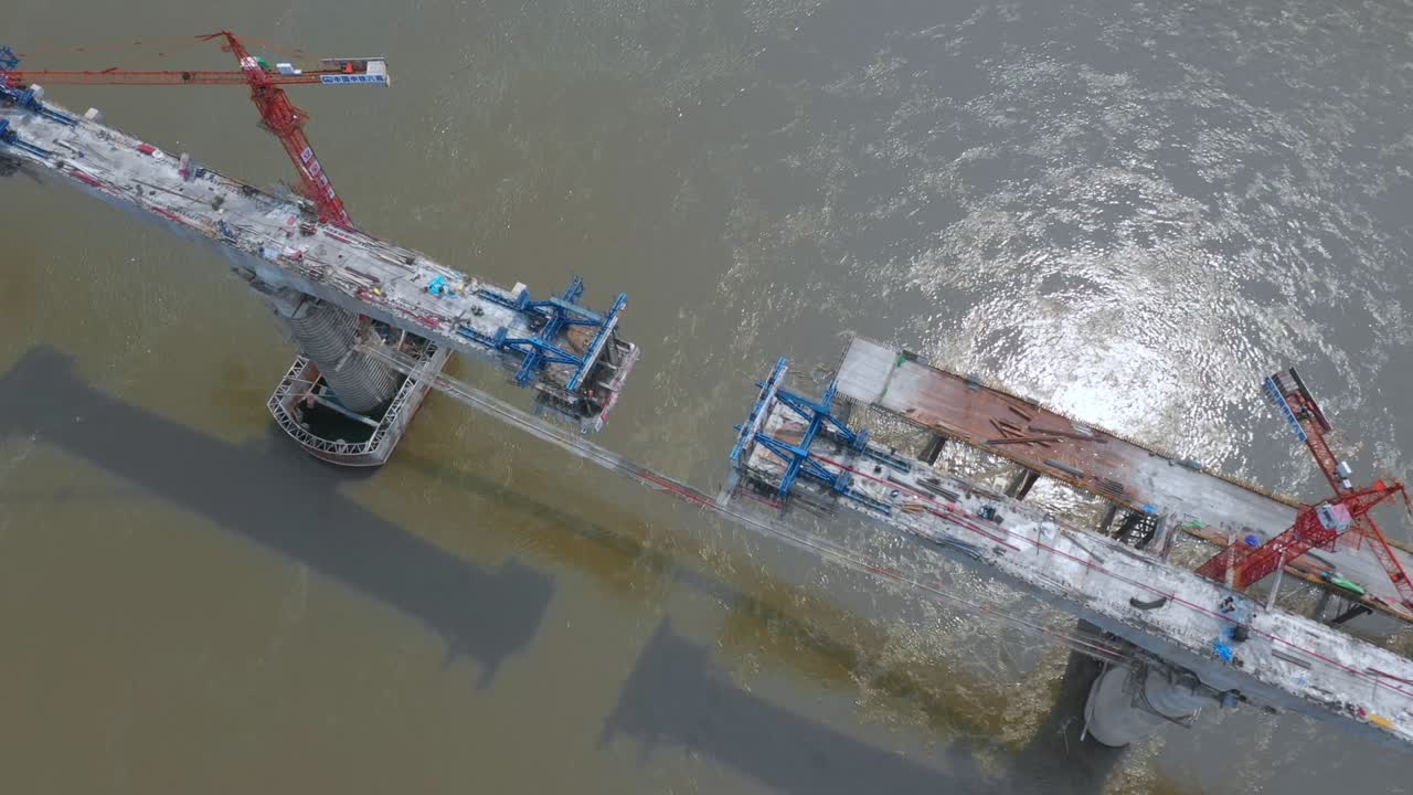 강 을 가로지르는 다리 건설