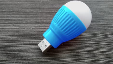 USB-LED-An-Den-USB-Port-Des-PC-Computers-Angeschlossen