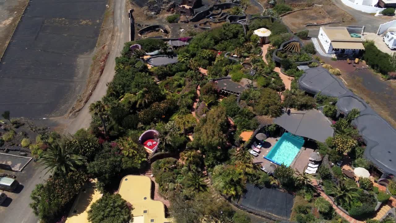 parque temático de plantas exóticas en la isla de lanzarote, vista de órbita aérea