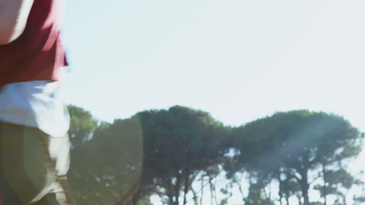 페스티벌 4k에서 모자를 입은 남자