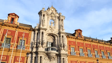 Primer-Plano-Inclinado-Hacia-Arriba-De-La-Fachada-Principal-Del-Palacio-De-San-Telmo,-Sevilla,-España