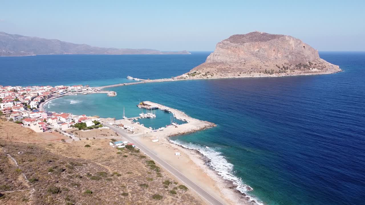 isla de la península de monemvasia en laconia, peloponeso, grecia - antena