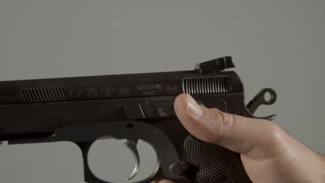 Thumb-flipping-safety-switch-of-pistol