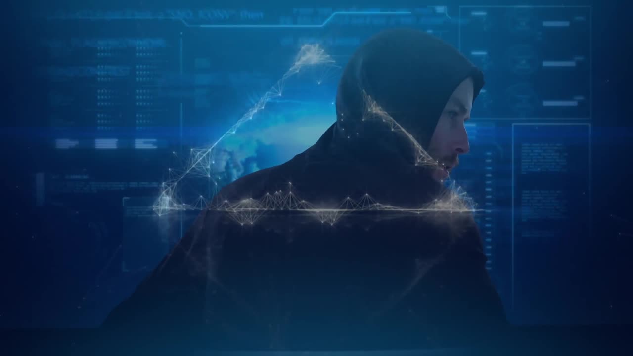 ダークルームでラップトップを使用したインタフェースとフードのハッカーに関するデータと情報のアニメーション