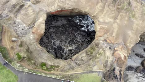 destino turístico da área natural do estado do punchbowl do diabo em oregon, vista aérea