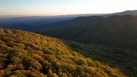 Antena-De-La-Cresta-De-La-Montaña-Cerca-De-Blowing-Rock-NC