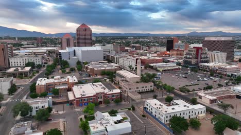 centro de albuquerque, nuevo méxico durante el amanecer